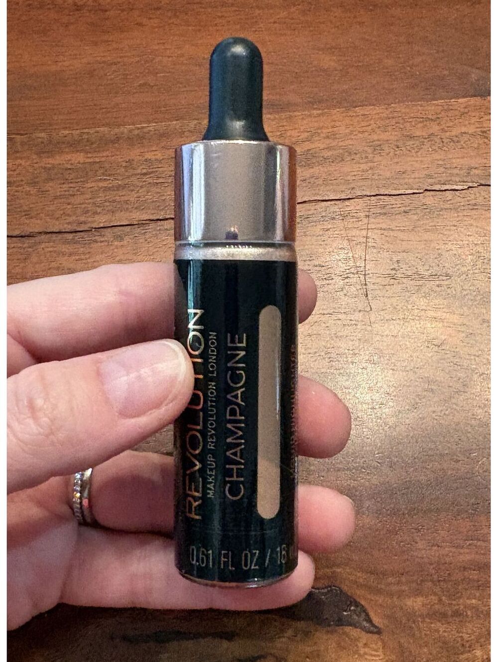 Revolution Liquid Highlighter Champagne